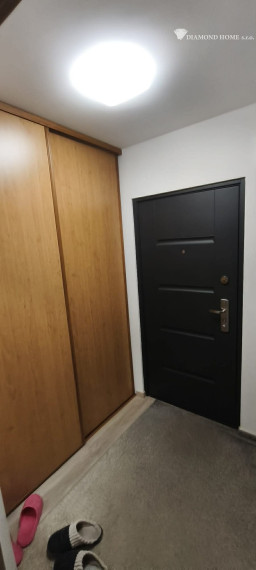 DIAMOND HOME s.r.o , ponúka Vám na prenájom kompletne rekonštruovaný 3 izbový byt v  meste Dunajská Streda, na výbornom mieste kúsok od mesta ,ulica Rybný Trh