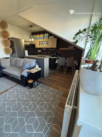 DIAMOND HOME s.r.o , ponúka Vám na predaj 2 izbový byt v obci Ohrady 5 km od Dunajskej Stredy