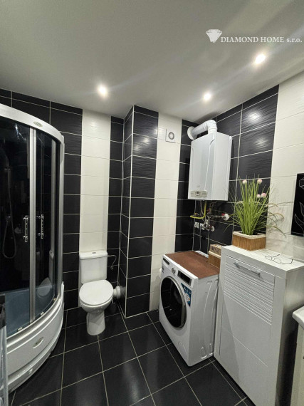 DIAMOND HOME s.r.o , ponúka Vám na predaj 2 izbový byt v obci Ohrady 5 km od Dunajskej Stredy