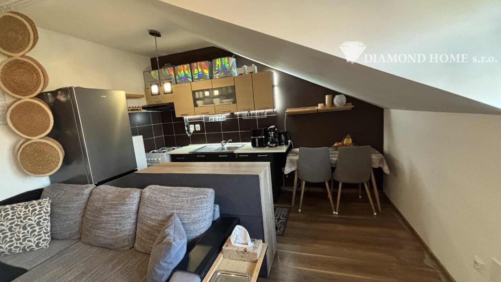 DIAMOND HOME s.r.o , ponúka Vám na predaj 2 izbový byt v obci Ohrady 5 km od Dunajskej Stredy