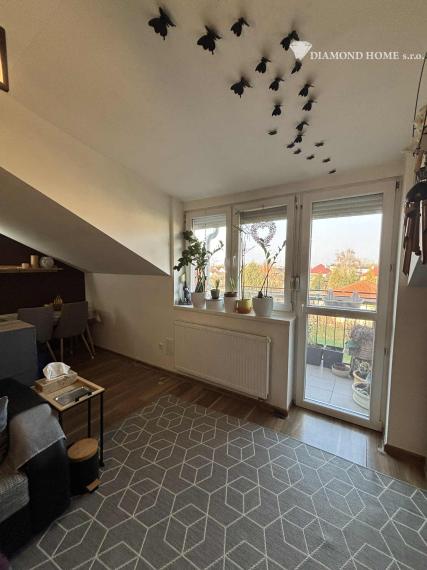 DIAMOND HOME s.r.o , ponúka Vám na predaj 2 izbový byt v obci Ohrady 5 km od Dunajskej Stredy