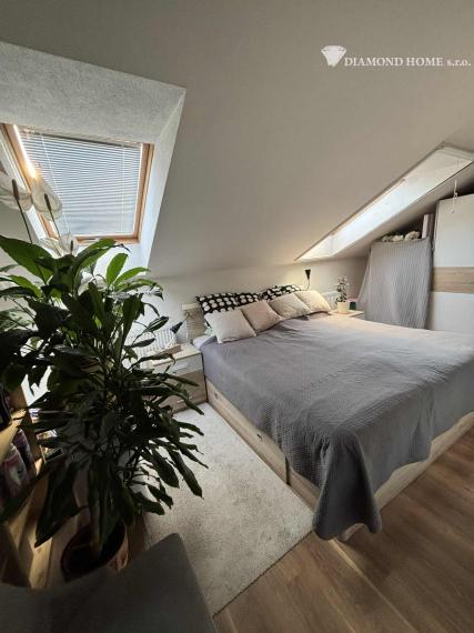 DIAMOND HOME s.r.o , ponúka Vám na predaj 2 izbový byt v obci Ohrady 5 km od Dunajskej Stredy