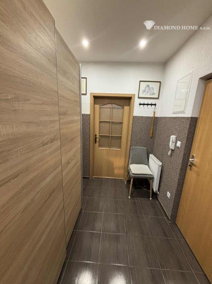 DIAMOND HOME s.r.o , ponúka Vám na predaj 2 izbový byt v obci Ohrady 5 km od Dunajskej Stredy