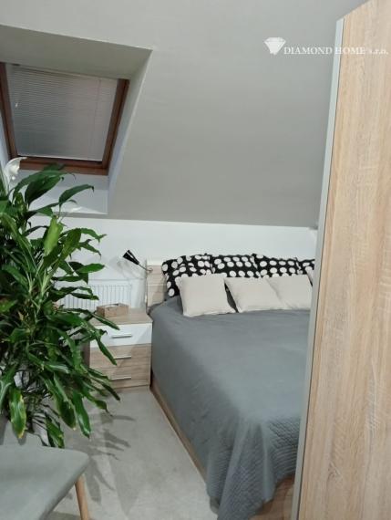 DIAMOND HOME s.r.o , ponúka Vám na predaj 2 izbový byt v obci Ohrady 5 km od Dunajskej Stredy