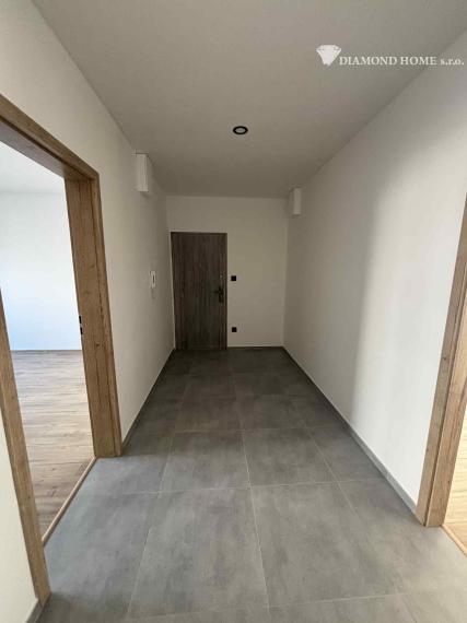 DIAMOND HOME s.sr.o. ponúka Vám pekne rekonštruovaný veľkometrážny 3 izbový byt v Dunajskej Strede