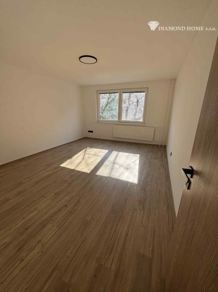 DIAMOND HOME s.sr.o. ponúka Vám pekne rekonštruovaný veľkometrážny 3 izbový byt v Dunajskej Strede