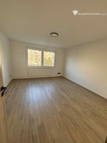 DIAMOND HOME s.sr.o. ponúka Vám pekne rekonštruovaný veľkometrážny 3 izbový byt v Dunajskej Strede