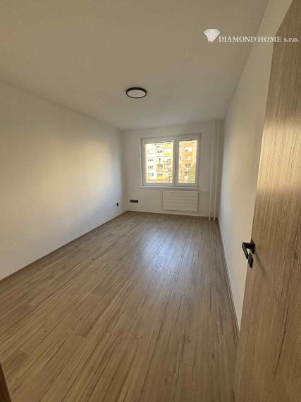 DIAMOND HOME s.sr.o. ponúka Vám pekne rekonštruovaný veľkometrážny 3 izbový byt v Dunajskej Strede