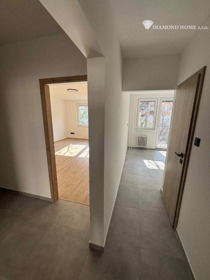 DIAMOND HOME s.sr.o. ponúka Vám pekne rekonštruovaný veľkometrážny 3 izbový byt v Dunajskej Strede