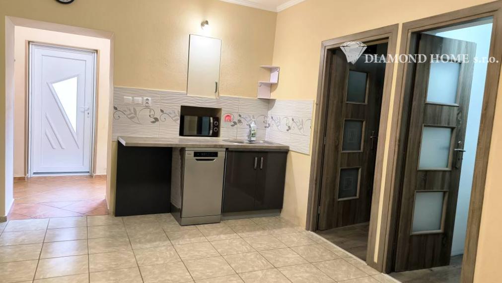 DIAMOND HOME s.r.o. ponúka Vám na predaj 3 izbový rodinný dom v obci Ohrady