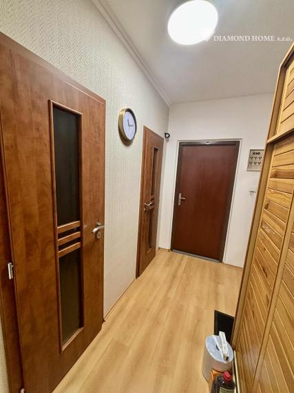 DIAMOND HOME s.r.o , ponúka Vám na predaj 2 izbový byt v meste Veľký Meďer s garážou