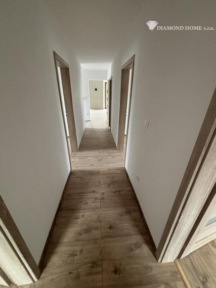 DIAMOND HOME ,s.r.o. Vám ponúka nadštandardný 5 izbový rekreačný dom pri Dunaji v Gabčíkove