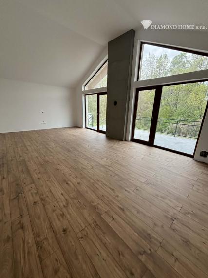 DIAMOND HOME ,s.r.o. Vám ponúka nadštandardný 5 izbový rekreačný dom pri Dunaji v Gabčíkove