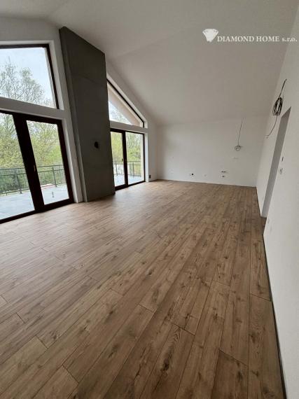 DIAMOND HOME ,s.r.o. Vám ponúka nadštandardný 5 izbový rekreačný dom pri Dunaji v Gabčíkove