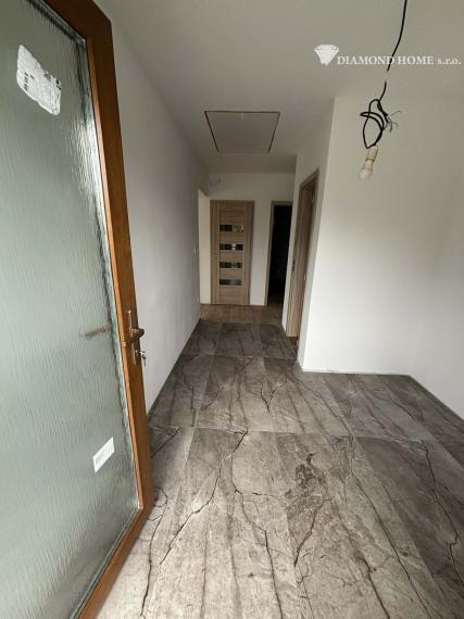 DIAMOND HOME ,s.r.o. Vám ponúka nadštandardný 5 izbový rekreačný dom pri Dunaji v Gabčíkove
