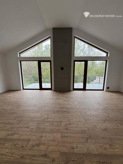 DIAMOND HOME ,s.r.o. Vám ponúka nadštandardný 5 izbový rekreačný dom pri Dunaji v Gabčíkove