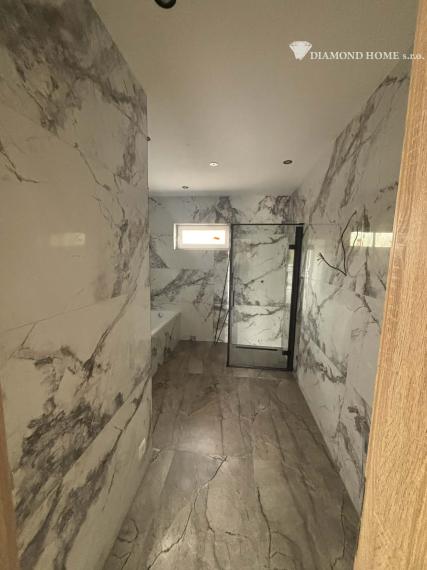 DIAMOND HOME ,s.r.o. Vám ponúka nadštandardný 5 izbový rekreačný dom pri Dunaji v Gabčíkove