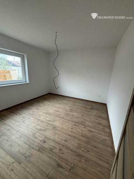 DIAMOND HOME ,s.r.o. Vám ponúka nadštandardný 5 izbový rekreačný dom pri Dunaji v Gabčíkove