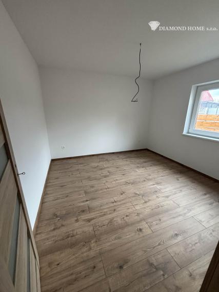 DIAMOND HOME ,s.r.o. Vám ponúka nadštandardný 5 izbový rekreačný dom pri Dunaji v Gabčíkove