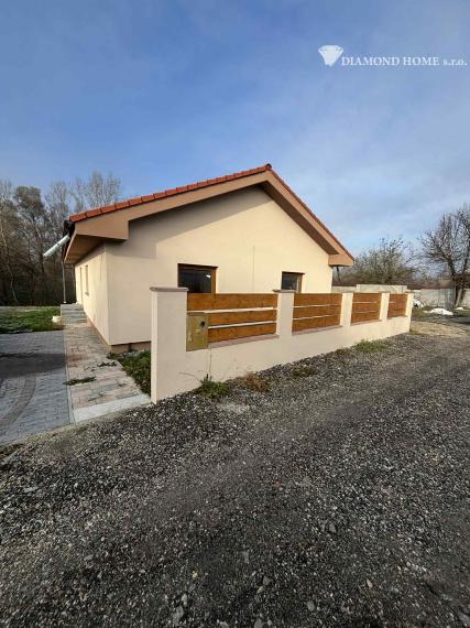 DIAMOND HOME ,s.r.o. Vám ponúka nadštandardný 5 izbový rekreačný dom pri Dunaji v Gabčíkove