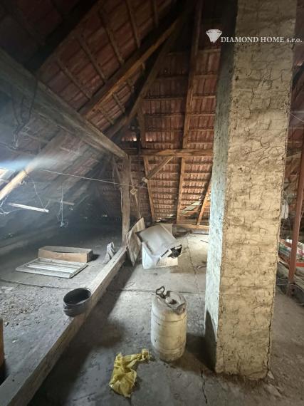 DIAMOND HOME s.r.o. - Marian Petrovič maklér ponúka Vám na predaj 4 izbový rodinný dom vo vyhladávanej a tichej lokalite v obci Povoda časť Lidér Tejed