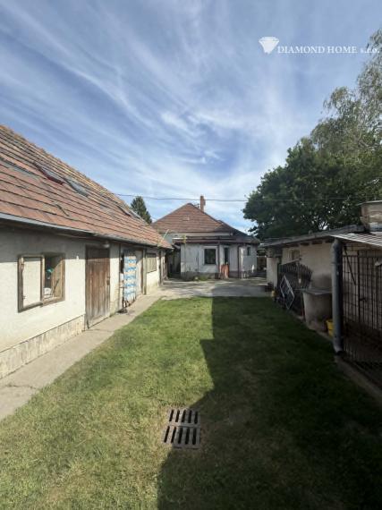 DIAMOND HOME s.r.o. - Marian Petrovič maklér ponúka Vám na predaj 4 izbový rodinný dom vo vyhladávanej a tichej lokalite v obci Povoda časť Lidér Tejed