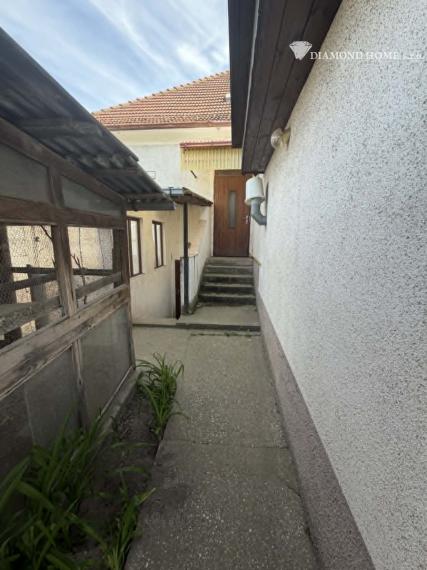 DIAMOND HOME s.r.o. - Marian Petrovič maklér ponúka Vám na predaj 4 izbový rodinný dom vo vyhladávanej a tichej lokalite v obci Povoda časť Lidér Tejed
