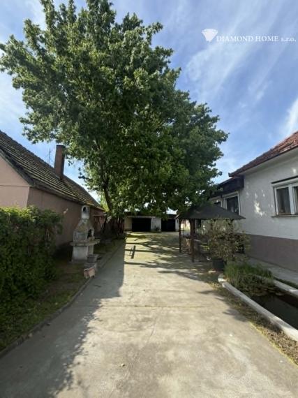 DIAMOND HOME s.r.o. - Marian Petrovič maklér ponúka Vám na predaj 4 izbový rodinný dom vo vyhladávanej a tichej lokalite v obci Povoda časť Lidér Tejed