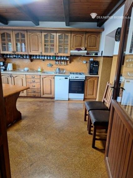 DIAMOND HOME s.r.o. - Marian Petrovič maklér ponúka Vám na predaj 4 izbový rodinný dom vo vyhladávanej a tichej lokalite v obci Povoda časť Lidér Tejed
