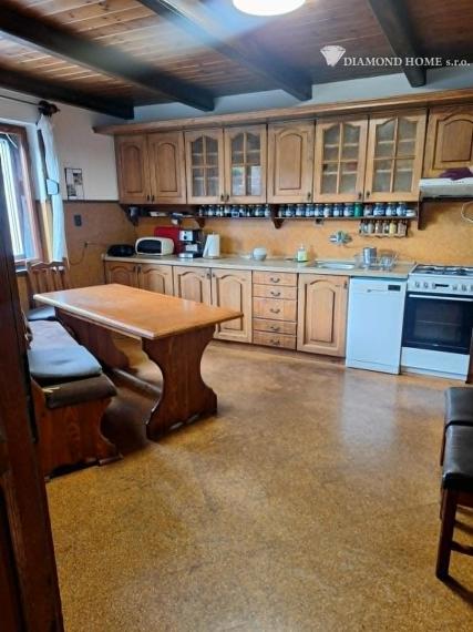 DIAMOND HOME s.r.o. - Marian Petrovič maklér ponúka Vám na predaj 4 izbový rodinný dom vo vyhladávanej a tichej lokalite v obci Povoda časť Lidér Tejed