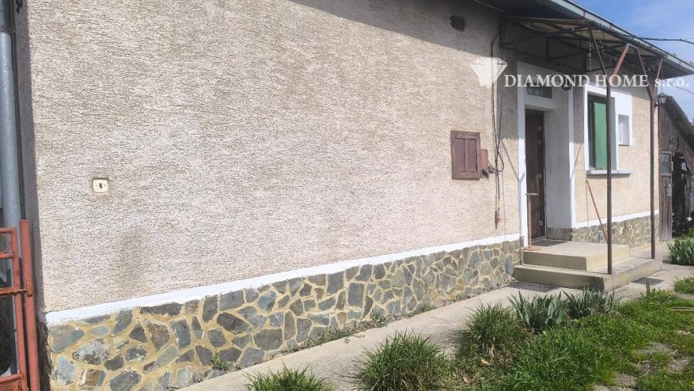 DIAMOND HOME s.r.o. ponúka Vám na predaj 3 izbový rodinný dom v obci Baka za korektnú cenu