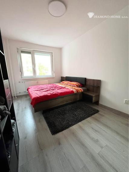 DIAMOND HOME s.r.o. Vám ponúka na predaj krásny rekonštruovaný  3 -izbový byt Veľkom Meďeri v minimalistickom štýle