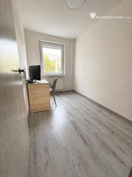 DIAMOND HOME s.r.o. Vám ponúka na predaj krásny rekonštruovaný  3 -izbový byt Veľkom Meďeri v minimalistickom štýle