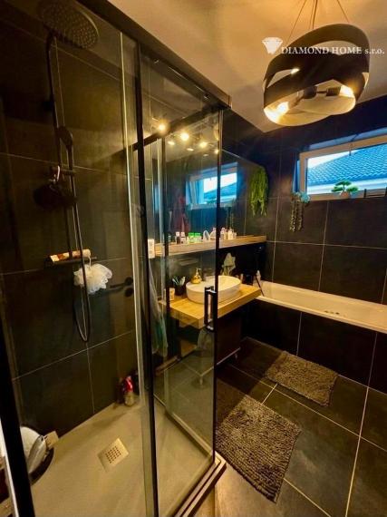Len u nás! DIAMOND HOME s.r.o. ponúka Vám na predaj novostavbu  4 izbového rodinného domu s bazénom  s tepelným čerpadlom  v prevedení štandard v obci Dolný Štál