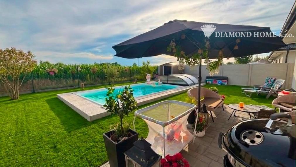 Len u nás! DIAMOND HOME s.r.o. ponúka Vám na predaj novostavbu  4 izbového rodinného domu s bazénom  s tepelným čerpadlom  v prevedení štandard v obci Dolný Štál