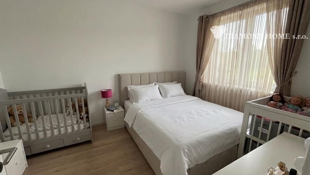 Len u nás! DIAMOND HOME s.r.o. ponúka Vám na predaj novostavbu  4 izbového rodinného domu s bazénom  s tepelným čerpadlom  v prevedení štandard v obci Dolný Štál