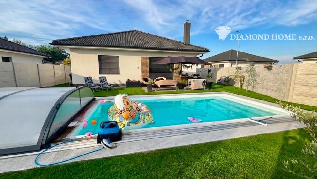 Len u nás! DIAMOND HOME s.r.o. ponúka Vám na predaj novostavbu  4 izbového rodinného domu s bazénom  s tepelným čerpadlom  v prevedení štandard v obci Dolný Štál
