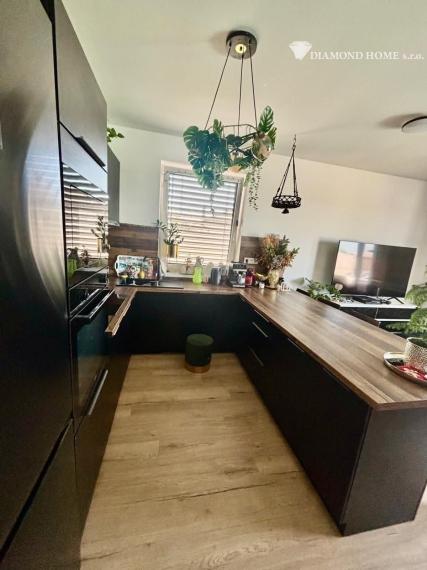 Len u nás! DIAMOND HOME s.r.o. ponúka Vám na predaj novostavbu  4 izbového rodinného domu s bazénom  s tepelným čerpadlom  v prevedení štandard v obci Dolný Štál