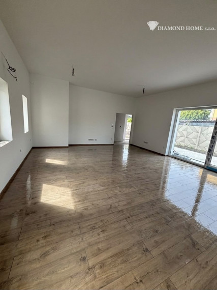 Len u Nás! DIAMOND HOME s.r.o. ponúka Vám na predaj novostavbu 4 izbového rodinného domu garážom pre 2 autá v obci Topoľníky