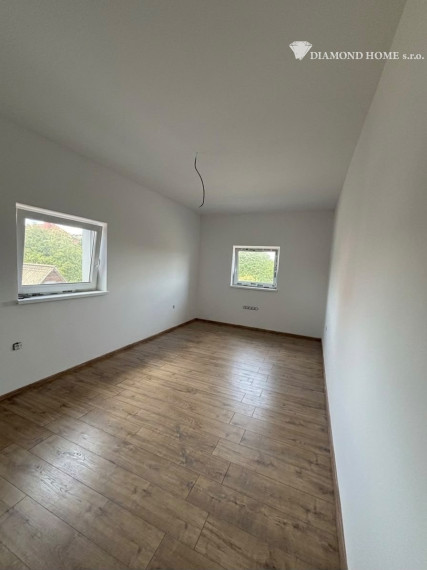Len u Nás! DIAMOND HOME s.r.o. ponúka Vám na predaj novostavbu 4 izbového rodinného domu garážom pre 2 autá v obci Topoľníky