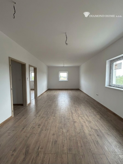Len u Nás! DIAMOND HOME s.r.o. ponúka Vám na predaj novostavbu 4 izbového rodinného domu garážom pre 2 autá v obci Topoľníky