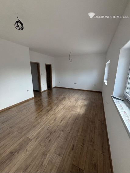 Len u Nás! DIAMOND HOME s.r.o. ponúka Vám na predaj novostavbu 4 izbového rodinného domu garážom pre 2 autá v obci Topoľníky