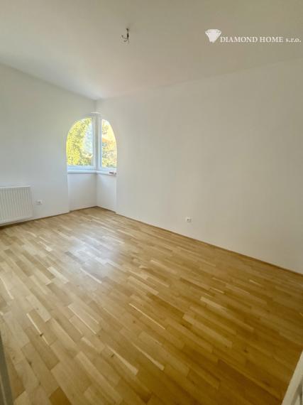 Na predaj: Kompletne zrekonštruovaný 3-izbový byt v Dunajskej Strede, Nová Ves