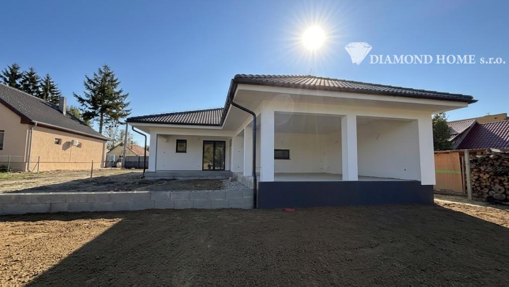 Luxusný samostatne stojaci dom s tepelným čerpadlom – Tomášikovo, 344 000 €
