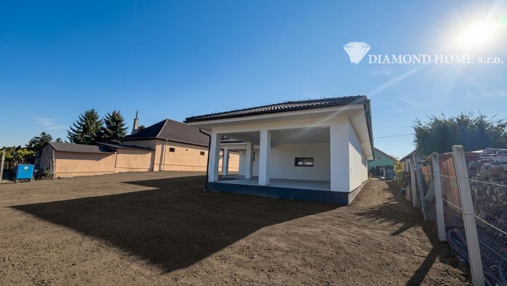 Luxusný samostatne stojaci dom s tepelným čerpadlom – Tomášikovo, 344 000 €
