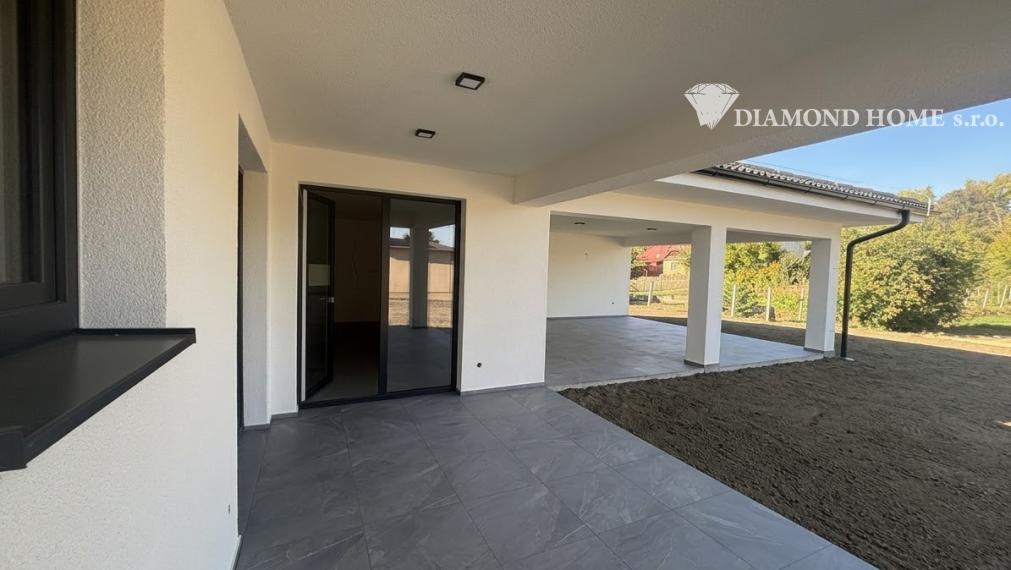 Luxusný samostatne stojaci dom s tepelným čerpadlom – Tomášikovo, 344 000 €