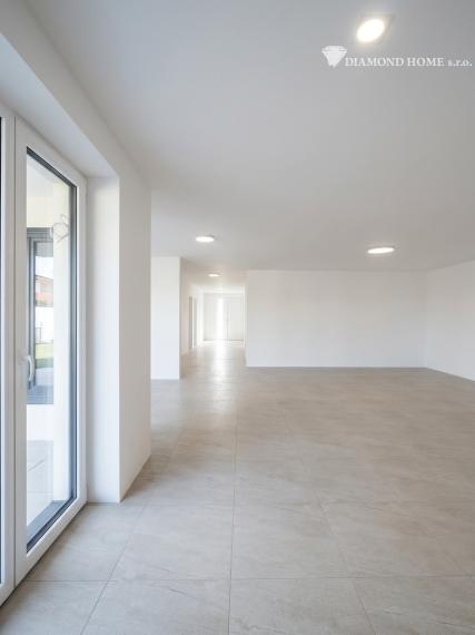Luxusný samostatne stojaci dom s tepelným čerpadlom – Tomášikovo, 344 000 €