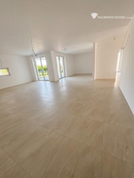 Luxusný samostatne stojaci dom s tepelným čerpadlom – Tomášikovo, 344 000 €