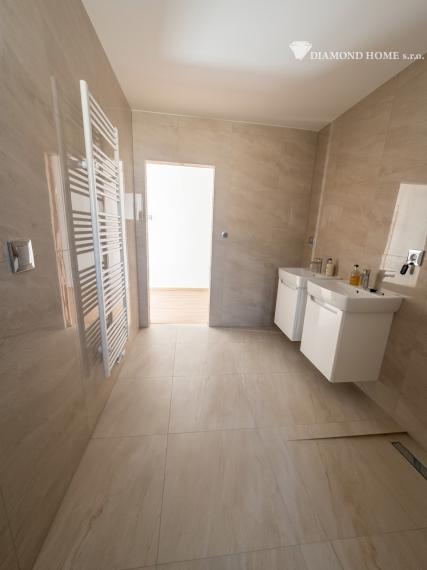 Luxusný samostatne stojaci dom s tepelným čerpadlom – Tomášikovo, 344 000 €