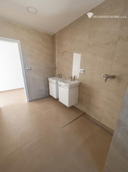 Luxusný samostatne stojaci dom s tepelným čerpadlom – Tomášikovo, 344 000 €